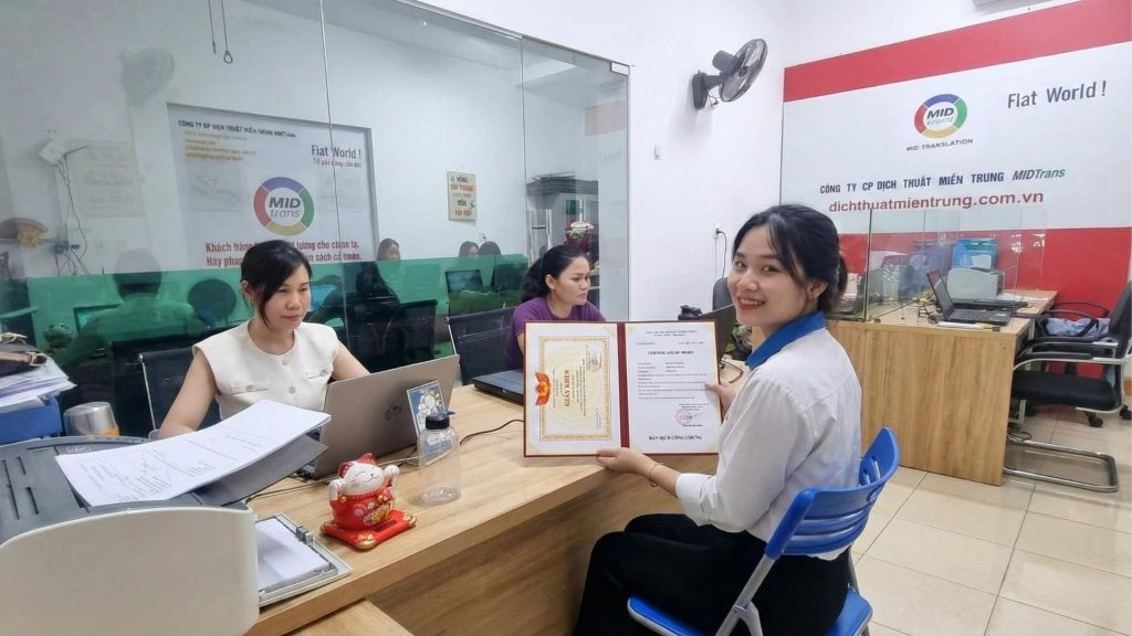 Văn phòng giao dịch hiện đại hỗ trợ khách hàng dịch thuật công chứng tại Bình Dương.
