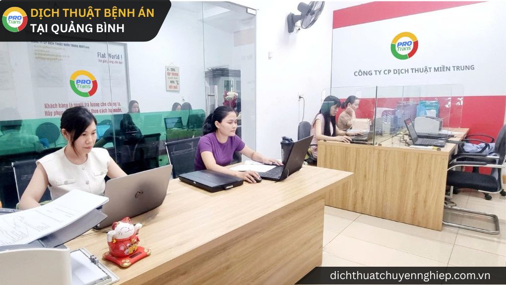 Chuyên viên PROTRANS rà soát sơ bộ hồ sơ dịch thuật bệnh án tại quảng bình trước khi báo phí