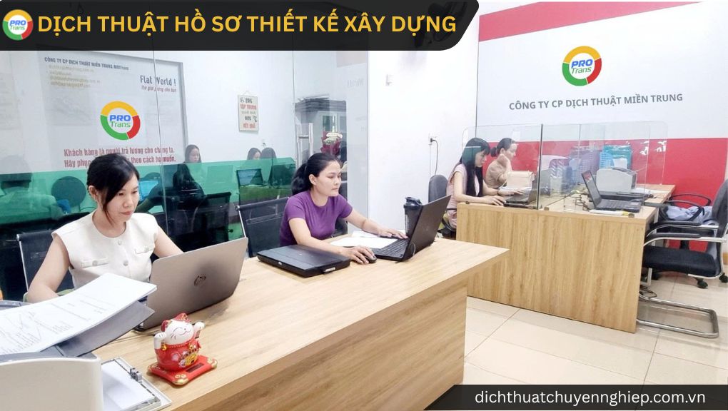Đội ngũ nhân viên PROTRANS đang xử lý dịch thuật hồ sơ thiết kế xây dựng bản vẽ kỹ thuật cho khách hàng tại văn phòng
